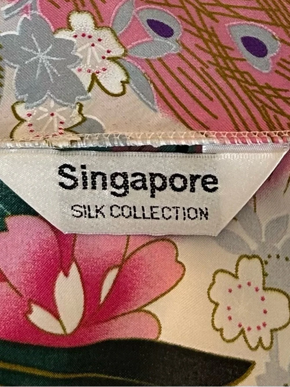 Women’s White and Pink Floral Peacock Kimono Robe Size OS